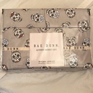 Skull Queen Sheet Set 💀 New In Perfect for that Left of Center Bed Room 🖤